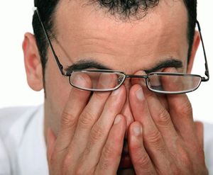 Неправильно подобранные очки вызывают утомление глаз