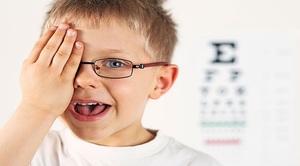 Лечение близорукости глазными каплями 