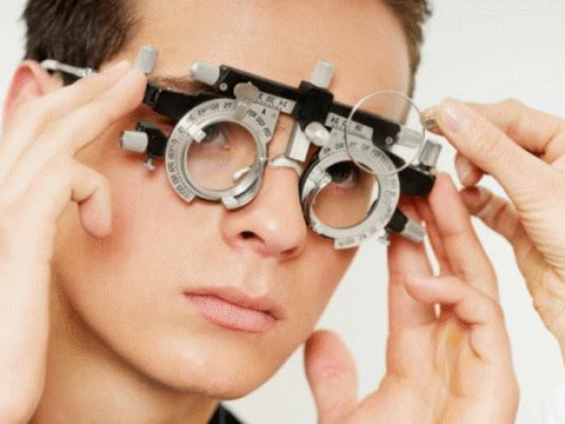 Препараты на основе черники назначают для улучшения остроты зрения