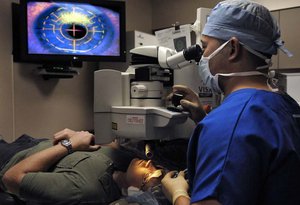 Описание хирургических методов лечения пресбиопии глаз
