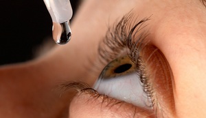 Особенности использования глазных капель Блинк Интенсив для лечения глаз