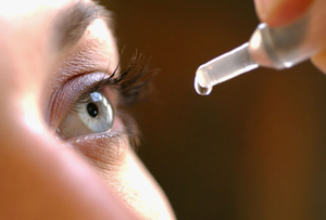 Особенности использования глазных капель Ксалатан для лечения глаз