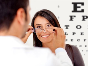 Многие пациенты отмечают улучшение зрения после приема препаратов на основе черники